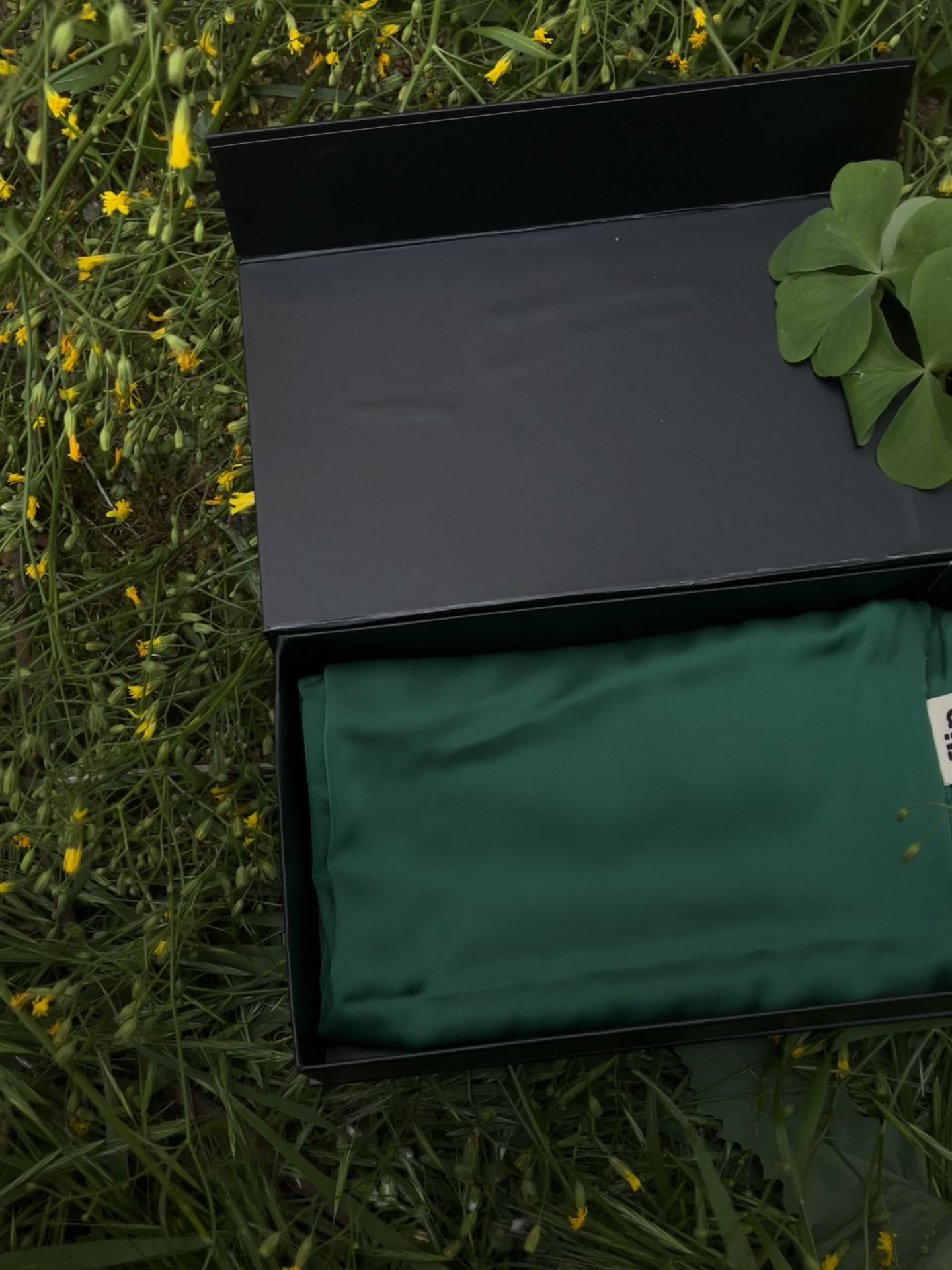 Dut İpek Zümrüt Yeşil Premium Yastık Kılıfı